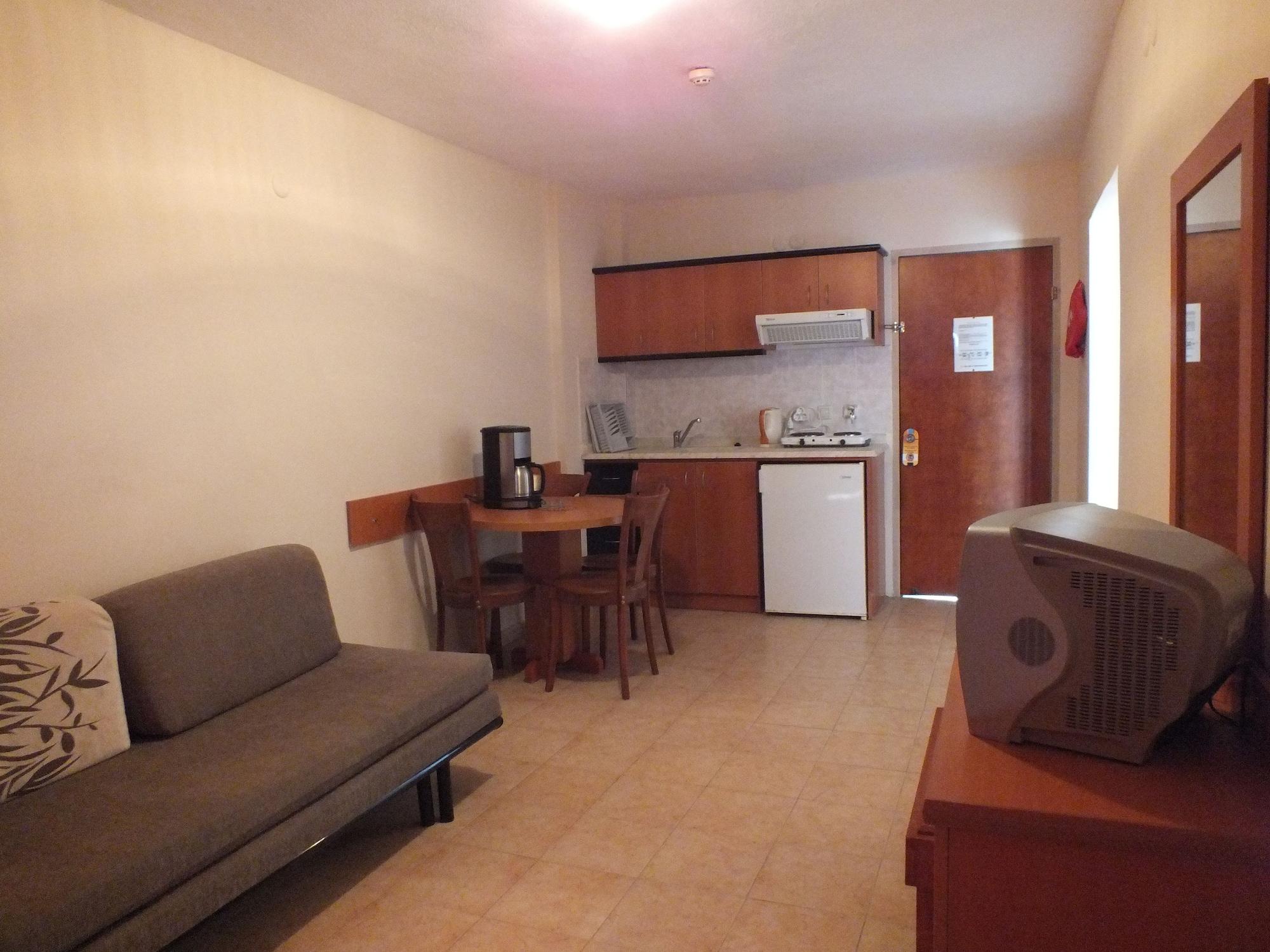 Tuntas Family Aparthotel Kuşadası