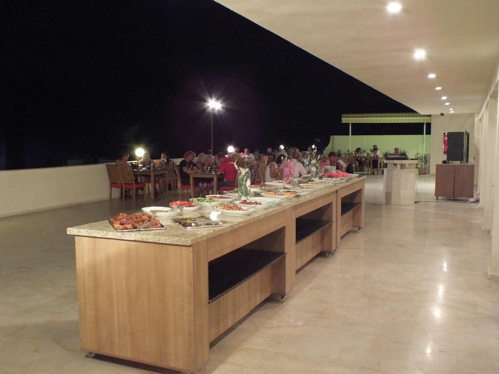 Tuntas Family Aparthotel Kuşadası